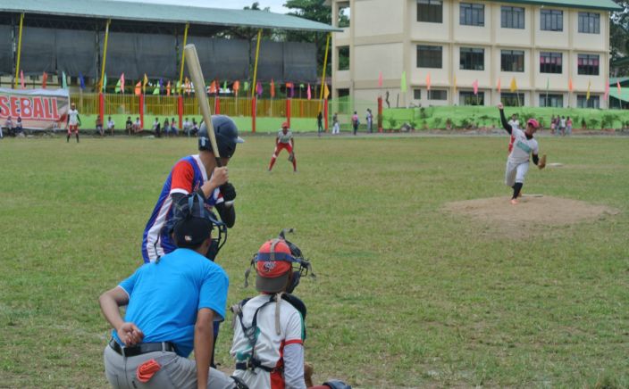 青少年善導育成を目的に、フィリピンダバオ市にて少年野球チームを発足し、「ダバオ市野球大会」を開催してまいりました。日本で野球用品を集め毎年ダバオへ輸送し、現地で野球指導や大会を行い野球用品の大切さなども伝えていきました。
